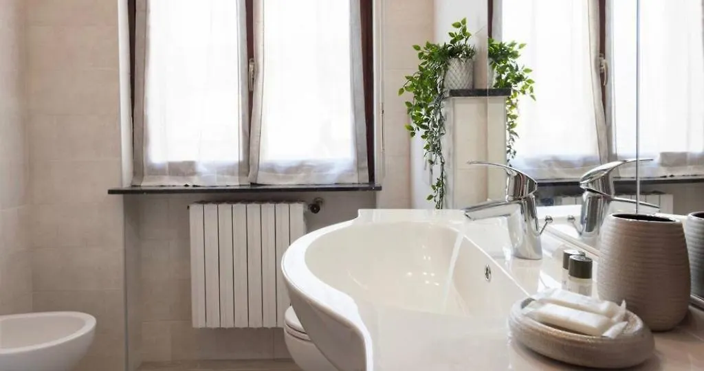 Como Diamond Apartment Lipomo