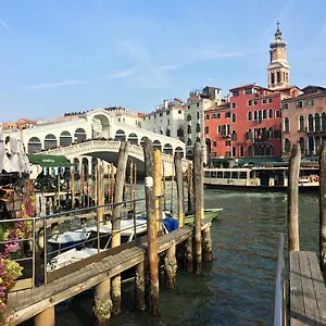 https://sei-a-rialto-apartment.hotelslidodijesolo.com