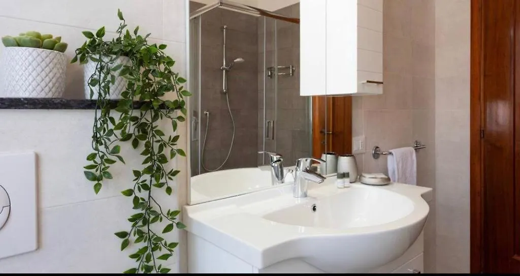 Como Diamond Apartment Lipomo